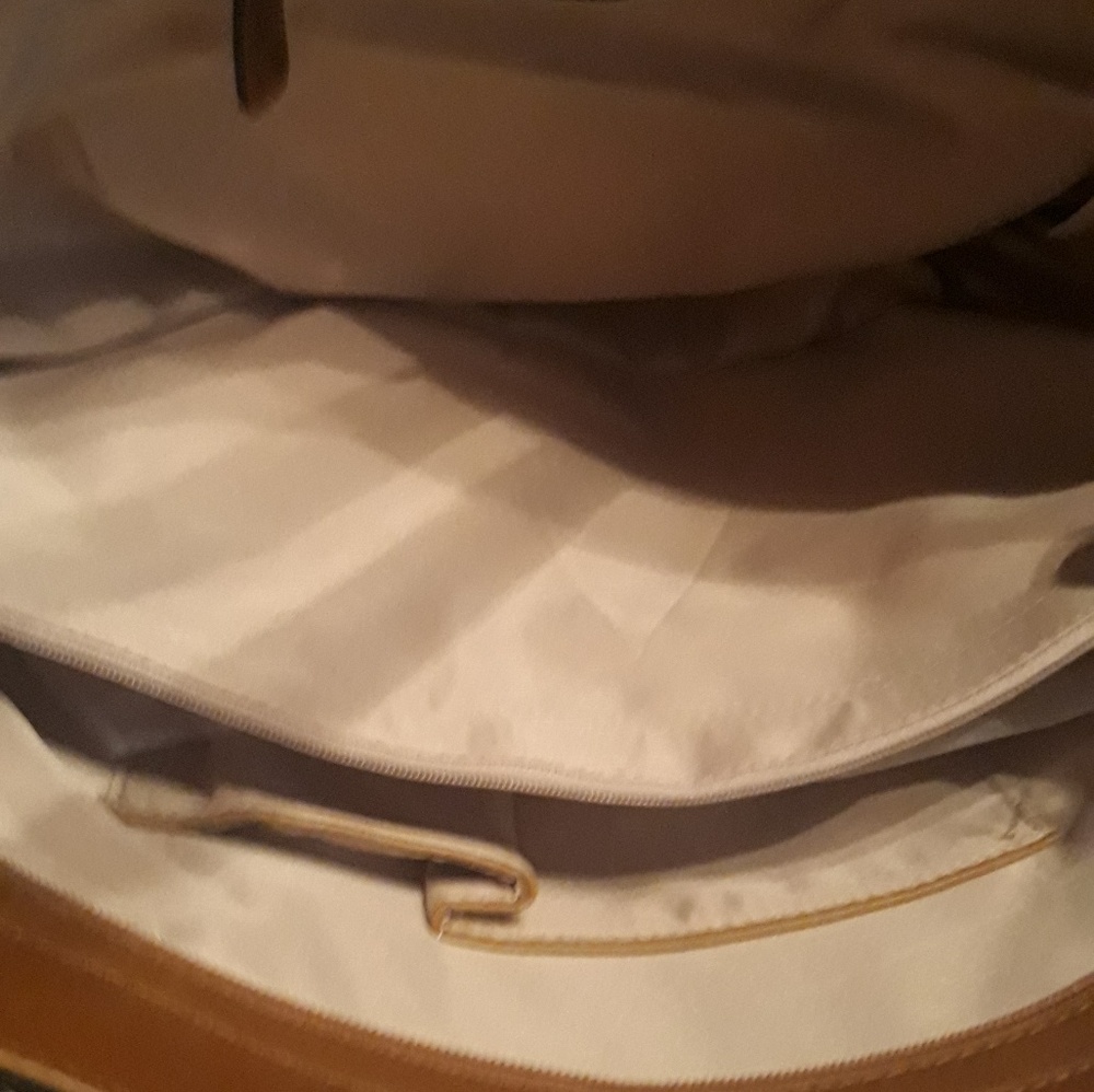 Tan Purse - Picture 2 of 2